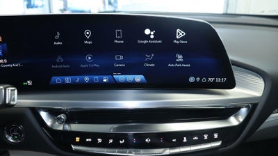 2024 Cadillac LYRIQ Luxury 2