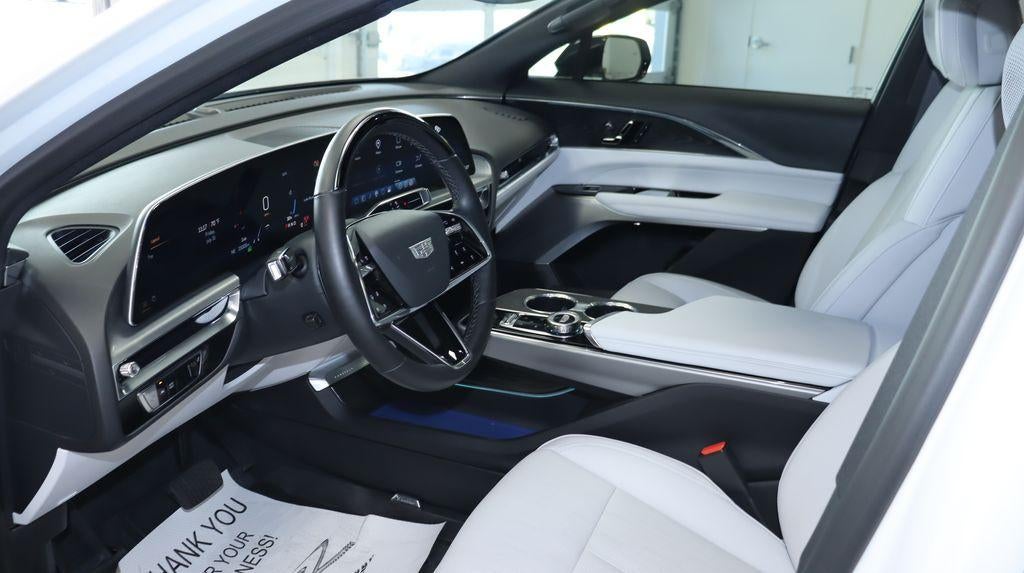 2024 Cadillac LYRIQ Luxury 2