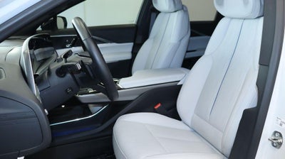 2024 Cadillac LYRIQ Luxury 2