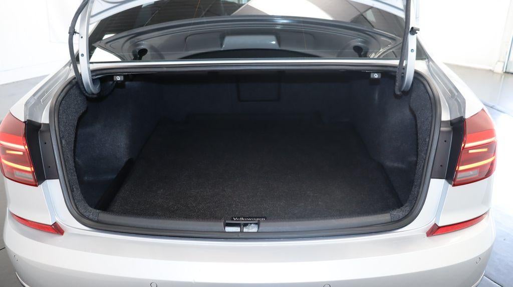 2018 Volkswagen Passat 2.0T SEL Premium