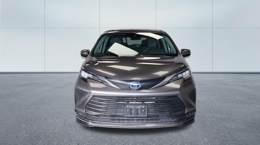 2023 Toyota Sienna LE