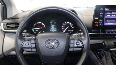 2023 Toyota Sienna LE