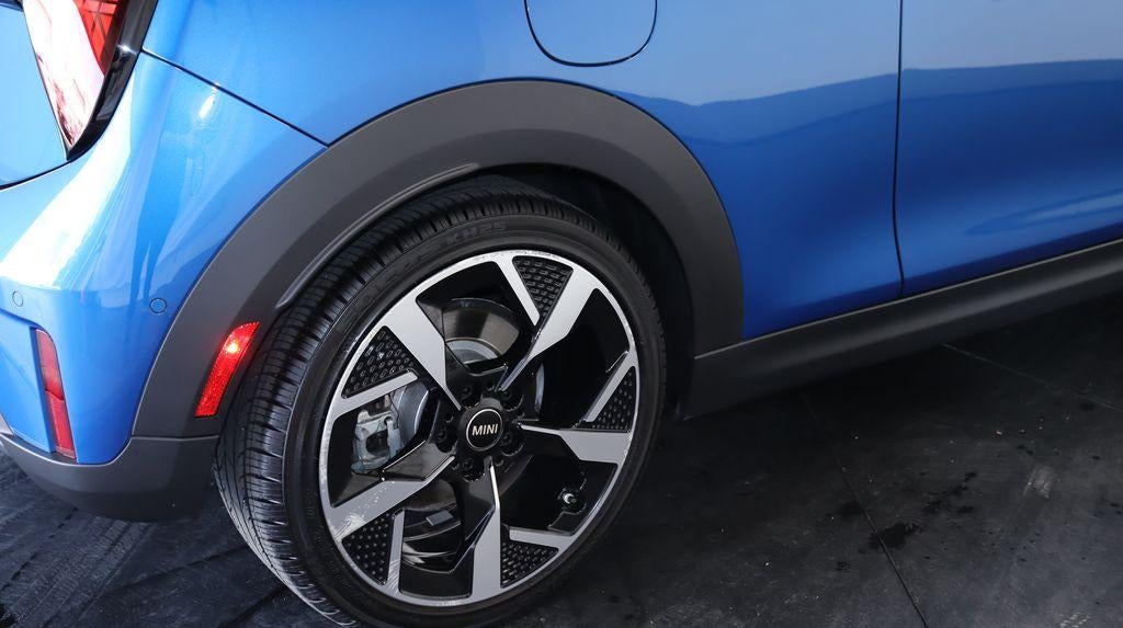 2025 MINI Hardtop 2 Door Iconic