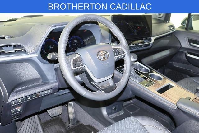 2025 Toyota Sienna Platinum