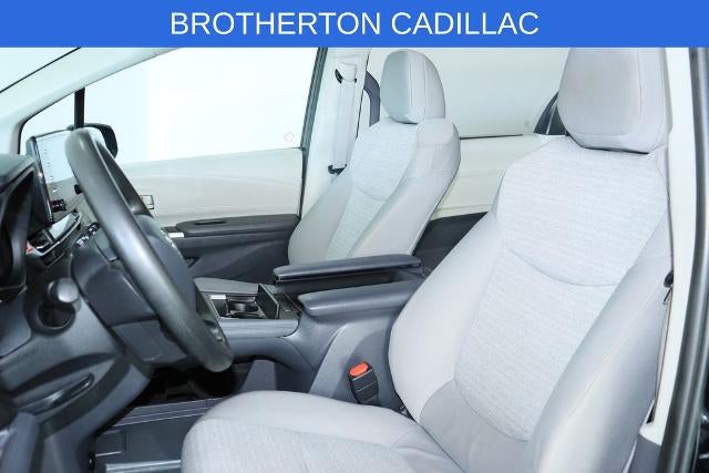2022 Toyota Sienna LE