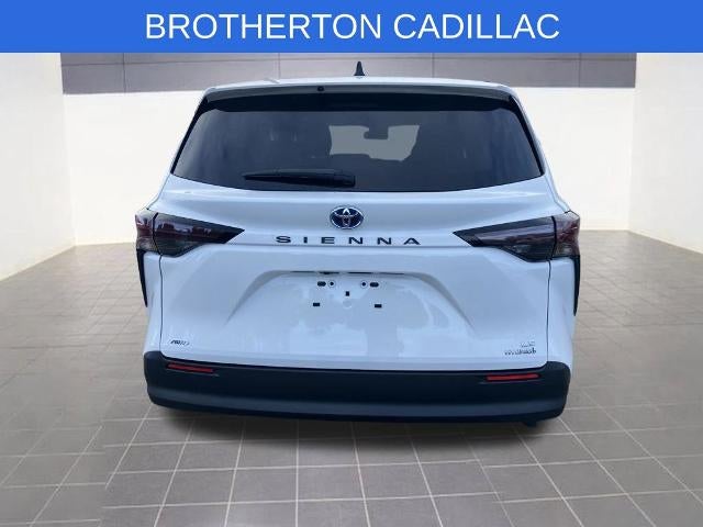 2024 Toyota Sienna LE