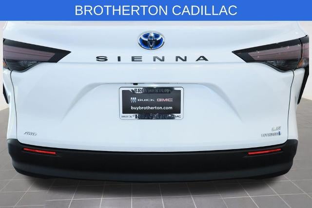 2024 Toyota Sienna LE