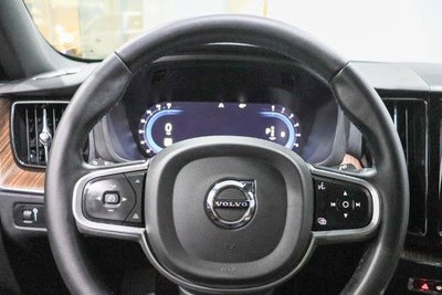 2022 Volvo XC60 Momentum