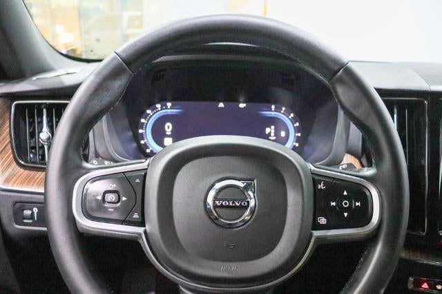 2022 Volvo XC60 Momentum